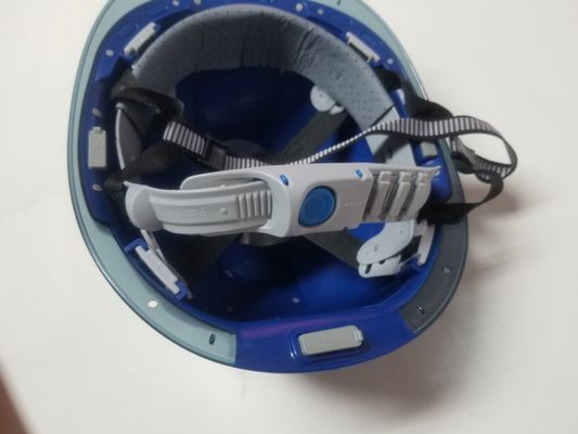 Niebieski inteligentny kask bezpieczeństwa z wbudowaną kamerą 4G WIFI GPS Blue Tooth Multi Intercom Centralna platforma monitorowania