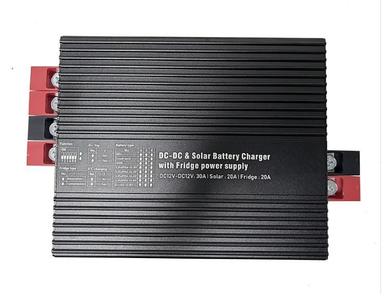30A 390W DC ładowarka akumulatora dla akumulatorów 12V Temperatura skompensowana Lekkie 1,5 kg