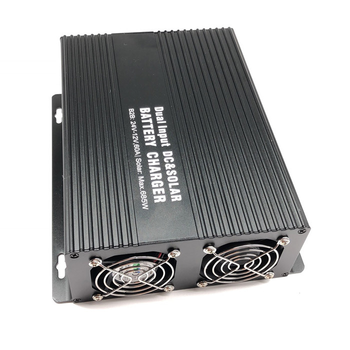 30A Ładowarka baterii słonecznych Podwójne wejście Ładowarka samochodowa DC 12V-DC12V do RV