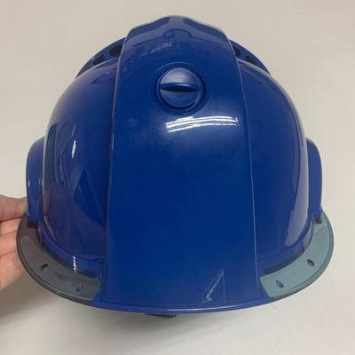 Niebieski inteligentny kask bezpieczeństwa z wbudowaną kamerą 4G WIFI GPS Blue Tooth Multi Intercom Centralna platforma monitorowania